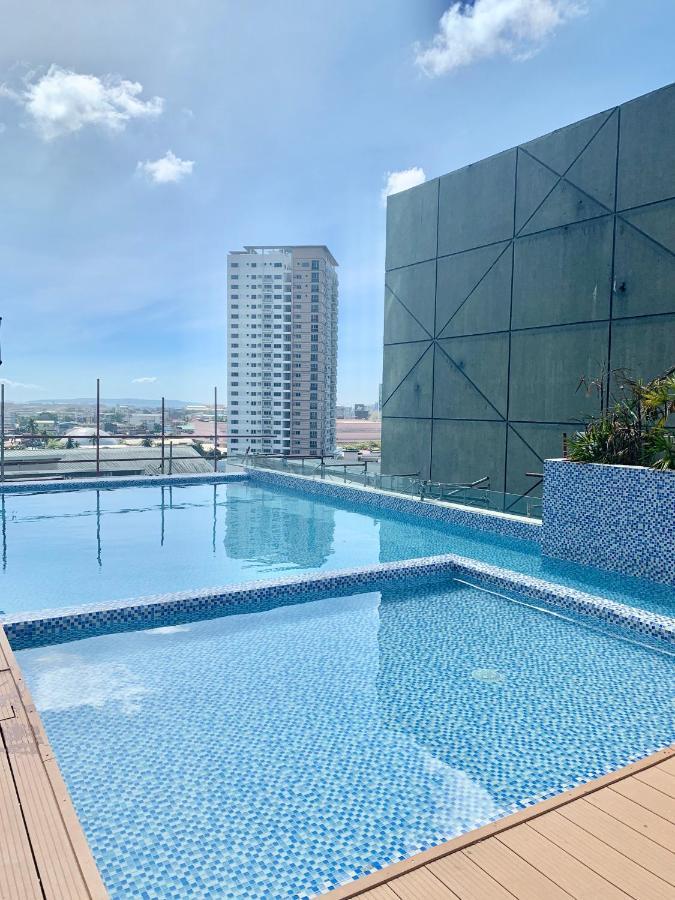 Hola! Condotel @ Inspiria Davao City Exterior foto