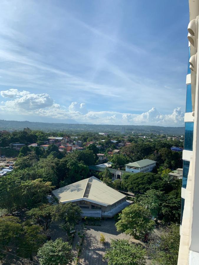 Hola! Condotel @ Inspiria Davao City Exterior foto
